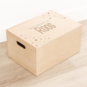Houten Speelgoedkist / Herinneringskist Sterren - Gepersonaliseerd - gravering