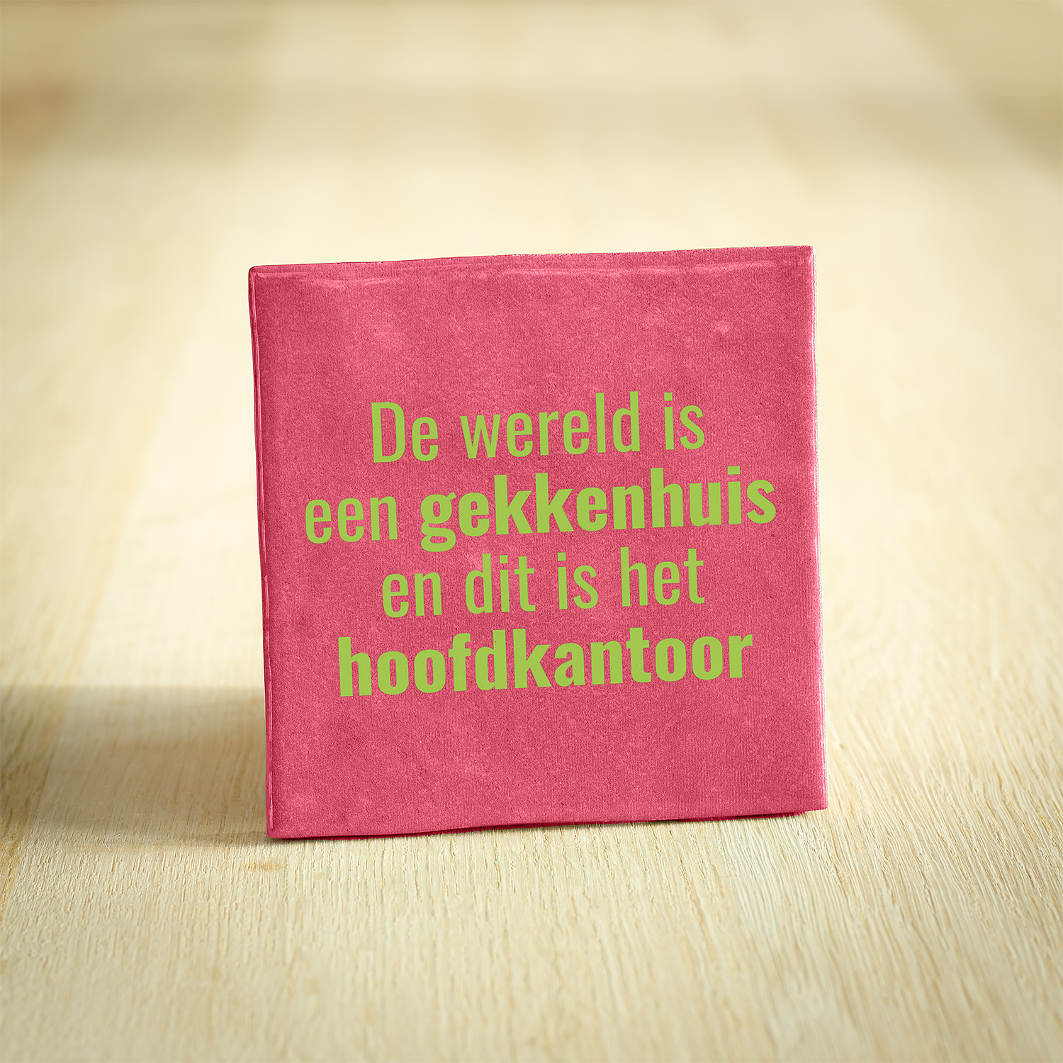 Tegeltje - De Wereld Is Een Gekkenhuis | Donkerroze & Groen | 10x10cm