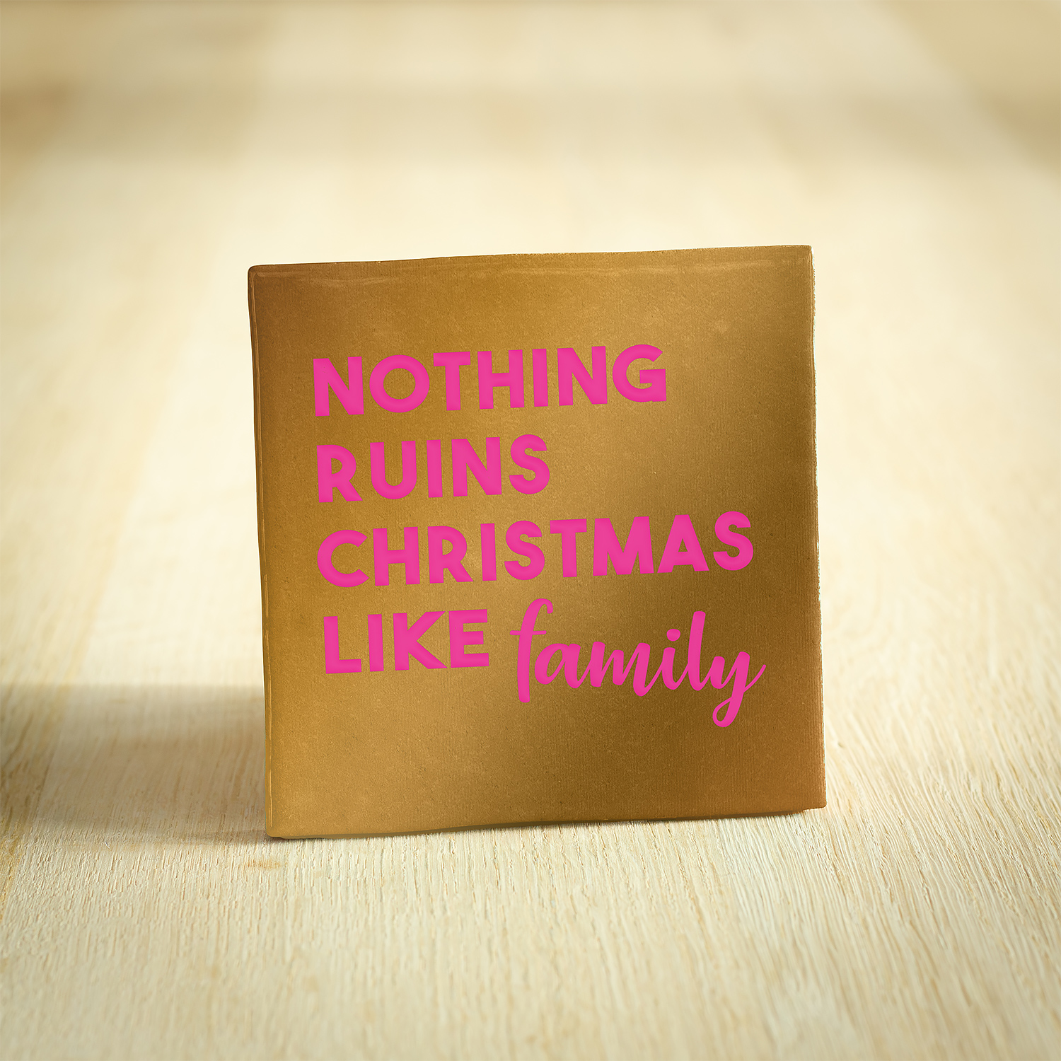 Tegeltje - Nothing Ruins Christmas Like Famliy | Goud & Neon Roze | 10x10cm